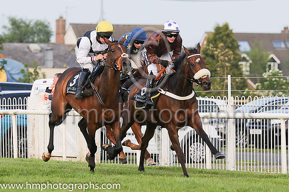 01st Duckweed (3, black and white diabolo,white sleeves, yellow cap) and Mark Bolger, Trainer Mrs John Harrington, Owner Kieran Guinness