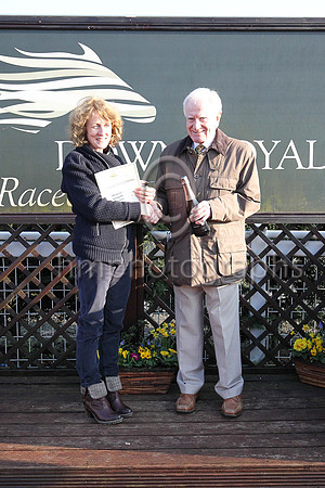 01st Fine Rightly ( 1 , maroon, white chevron ) and A.E. Lynch - Trainer : S.R.B. Crawford - Owner : Miss Patricia Duffin