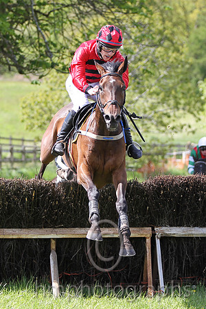 R3 Ben Crawford winning on Frankly Oscar - FT8E5630-e