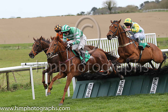 01st Mystic Princess ( 5 , emerald green and white hoops ) and D R Fox - Trainer : M M McNiff - Owner : Brendan G Flynn