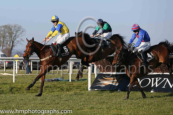 01st Kylestyle ( 4 , blue, red panel ) and G.N. Fox (3) - Trainer : F. Flood - Owner : John Nestor