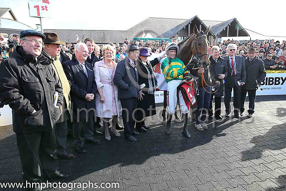 01st CARLINGFORD LOUGH ( 1 , emerald green and orange hoops ) and Barry Geraghty - Trainer : John E Kiely
