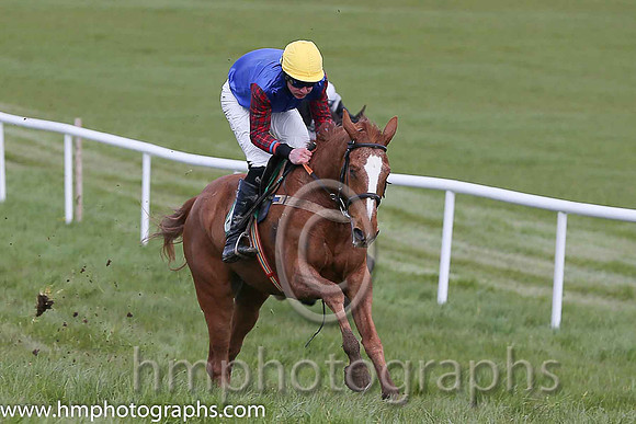 01st I'M AN IZZ WIZZ and A J Fox ( 6 , BLUE; tartan sleeves; gold cap ) Trainer: Liam Lennon,, Owner : John Turner