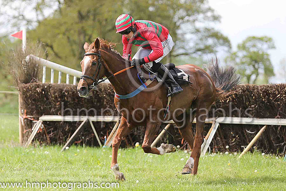 01st MAPLE MONS and B O'Neill ( 3 , RED,green chevrons; red, plain sleeves; red  green hooped cap ) Trainer: D.M. Christie,, Owner : David Charles  Arron Charles