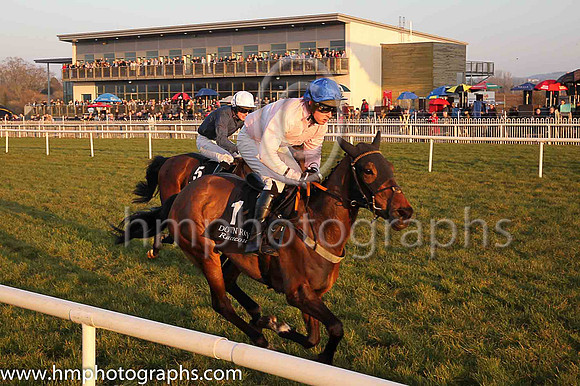 01st Dixie Lee ( 1 , pink, white hoop, blue cap ) and M.J. O'Hare (5) - Trainer : Dermot Anthony McLoughlin - Owner : Mrs.P.J.Conway