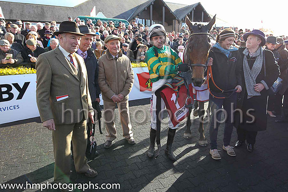 01st CARLINGFORD LOUGH ( 1 , emerald green and orange hoops ) and Barry Geraghty - Trainer : John E Kiely