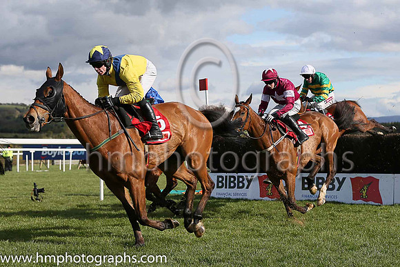 01st CARLINGFORD LOUGH ( 1 , emerald green and orange hoops ) and Barry Geraghty - Trainer : John E Kiely