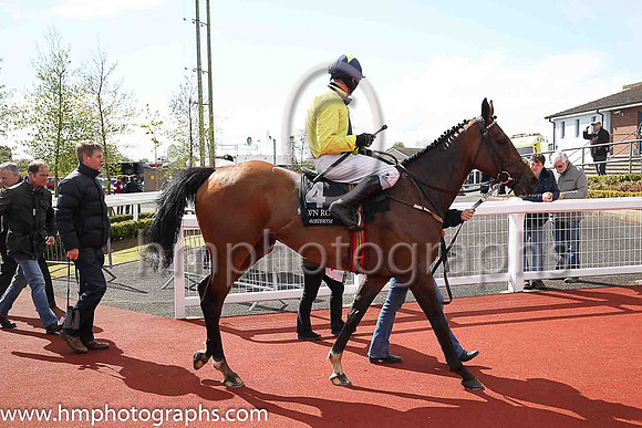 01st Hurricane Darwin ( 4 , yellow, dark blue sash ) and D F O?Regan - Trainer : A Fleming - Owner : Barry Connell