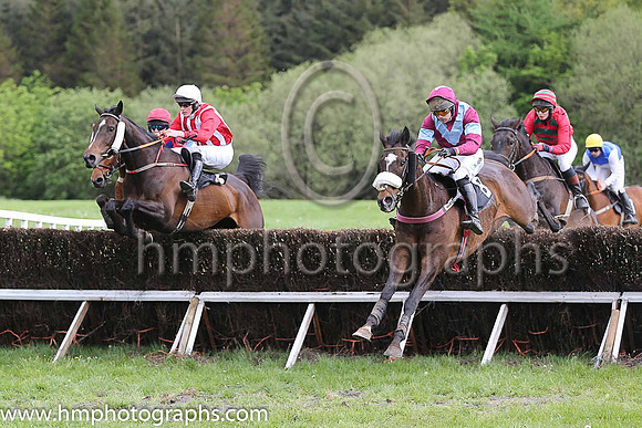 01st ANSEANACHAI CLISTE and C W Fennessy ( 5 , RED  WHITE STRIPES; red, plain sleeves; white cap ) Trainer: Stephen McConville,, Owner : McConville, Michael
