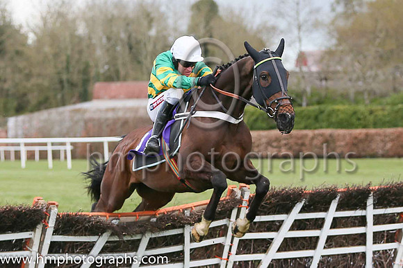 03rd My Tent Or Yours ( 3 , emerald greeen and orange hooped, white cap ) and Barry Geraghty - Trainer : Nicky Henderson