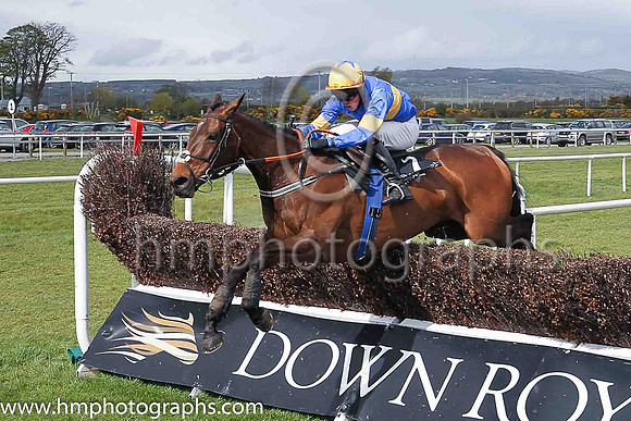 04th Midnight Theatre ( 7 , royal blue, orange hoop ) and J B Kane - Trainer : G P Cromwell - Owner : John P Coffey