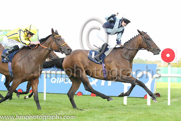 02 Rizeena and R L Moore - - 02nd (8 ,yellow, dark blue seams ) Trainer - C R Brittain  01 Fiesolana and W J Lee - - 01st (1 ,dark Blue, light blue cross sashes ) Trainer - W McCreery