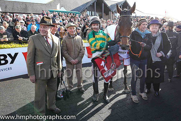 01st CARLINGFORD LOUGH ( 1 , emerald green and orange hoops ) and Barry Geraghty - Trainer : John E Kiely
