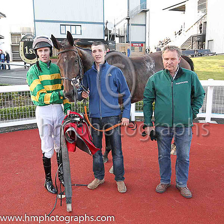 01st Elegant Statesman (7, emerald green and orange hooped) and Mark Walsh, trainer Henry De Bromhead. Owner John P McManus