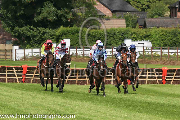 03rd Sit Down Lucy and M.P. Walsh (4 ,maroon and white hoops ), Trainer:Peter Fahey , Owner:Padraic F Ryan