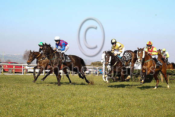 13thF Tyrone Tiger ( 3 , red and royal blue stripes ) and C.M. Collins (2) - Trainer : Miss Suzy Barkley - Owner : Applepie Syndicate