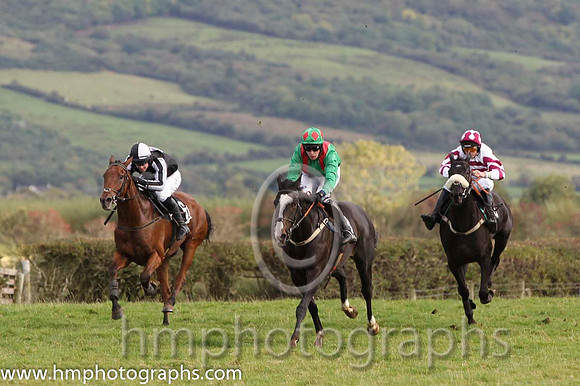 01 Chosen Dream & S Clements - winner (3, emerald green, red braces) - FT8E8364-68