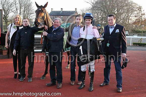 01st Dixie Lee ( 1 , pink, white hoop, blue cap ) and M.J. O'Hare (5) - Trainer : Dermot Anthony McLoughlin - Owner : Mrs.P.J.Conway