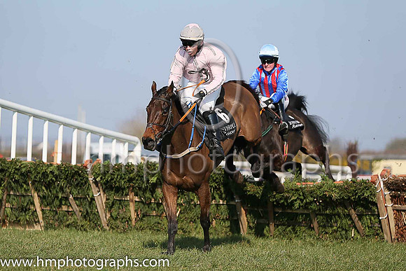 01st Theo ( 6 , pink, grey seams ) and C. Brassil (2) - Trainer : S. Donohoe - Owner : S. Donohoe