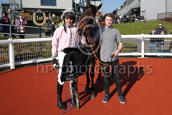 01st Theo ( 6 , pink, grey seams ) and C. Brassil (2) - Trainer : S. Donohoe - Owner : S. Donohoe
