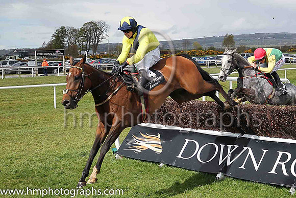 01st Hurricane Darwin ( 4 , yellow, dark blue sash ) and D F O?Regan - Trainer : A Fleming - Owner : Barry Connell