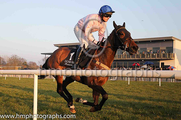 01st Dixie Lee ( 1 , pink, white hoop, blue cap ) and M.J. O'Hare (5) - Trainer : Dermot Anthony McLoughlin - Owner : Mrs.P.J.Conway