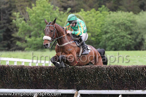 F HAZINOWINGS and M J O'Hare ( 5 , EMERALD GREEN,white stars; emerald green,yellow striped sleeves; emerald green  yellow striped cap ) Trainer: Dermot McLoughlin,, Owner : Thomas Carey