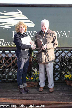 01st Fine Rightly ( 1 , maroon, white chevron ) and A.E. Lynch - Trainer : S.R.B. Crawford - Owner : Miss Patricia Duffin