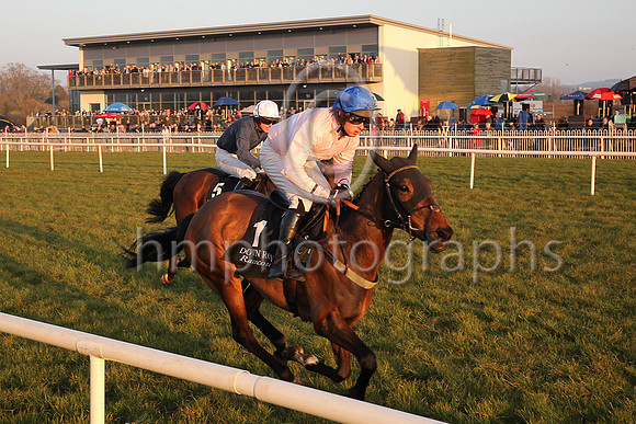 01st Dixie Lee ( 1 , pink, white hoop, blue cap ) and M.J. O'Hare (5) - Trainer : Dermot Anthony McLoughlin - Owner : Mrs.P.J.Conway
