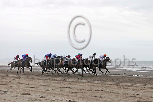 Romeo's On Fire , Winner 2nd left of picture, Jockey Mr K E Powers -IMG_9558-e2