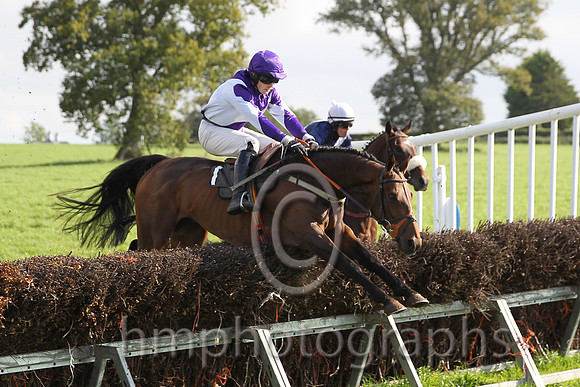1st Benarty Hill ( 1 , purple, white diabolo )  M J O'Hare ( Trainer: Liam Lennon )