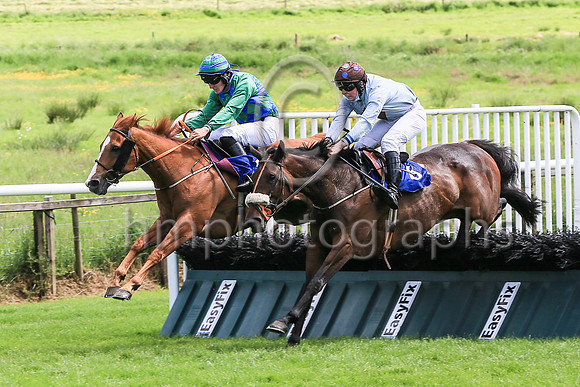 04th Lightsider  ( 6 , green ) Trainer - P Roche , Owner - Padraig Roche