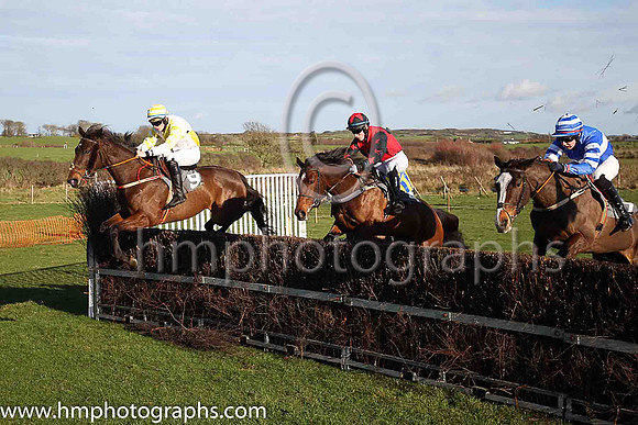 MISS OSCAR FAVOUR and K Corrigan ( 9 , MAROON,white hoop; white sleeves,maroon stars; maroon cap,white star ) Trainer: James W. Doyle,, Owner : Jason Higgins