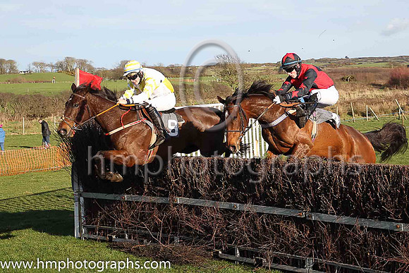 MISS OSCAR FAVOUR and K Corrigan ( 9 , MAROON,white hoop; white sleeves,maroon stars; maroon cap,white star ) Trainer: James W. Doyle,, Owner : Jason Higgins
