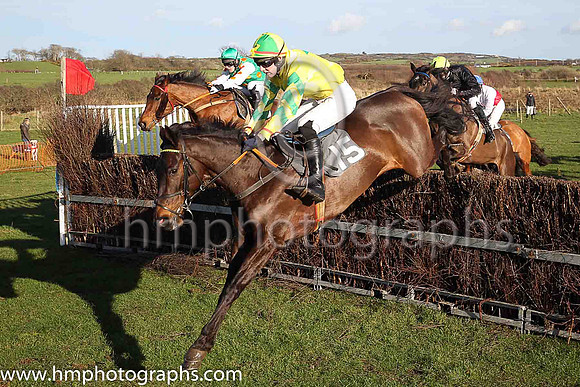 DANCE THE RAPIDS and A J Fox ( 15 , YELLOW,emerald green star; yellow sleeves,emerald green chevrons; yellow  emerald green qtd cap ) Trainer: Sean F. Gallagher,, Owner : Sean F. Gallagher