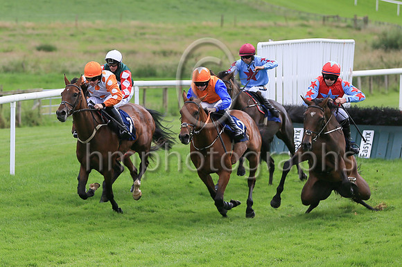 01st Diamondinthemud (5 , light blue, red star ) Jockey: Conor Orr , Trainer: Nigel Thomas Slevin