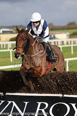 01st Holeinthewall Bar and D F O?Regan ( 2 , dark blue, white chevron ) Trainer - G Elliott , Owner - Blended Syndicate
