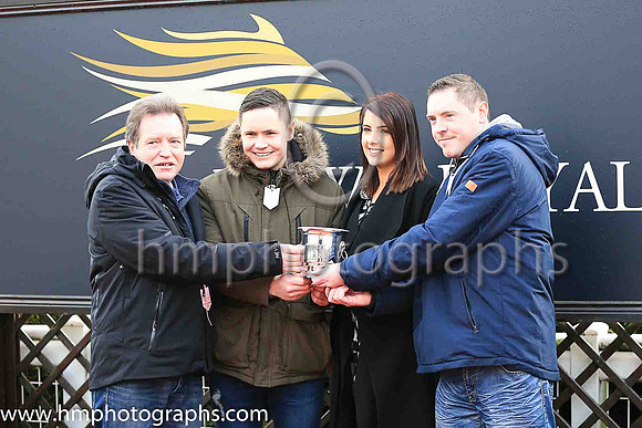 01st Holeinthewall Bar and D F O?Regan ( 2 , dark blue, white chevron ) Trainer - G Elliott , Owner - Blended Syndicate