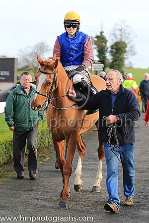 04th I'm An Izz Wizz and G N Fox ( 8 , dark blue, tartan sleeves ) Trainer - L Lennon , Owner - John Turner