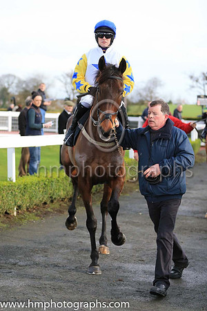 06th Capture The Drama and A Ring ( 4 , white, dark blue star ) Trainer - Aengus King , Owner - Aengus King