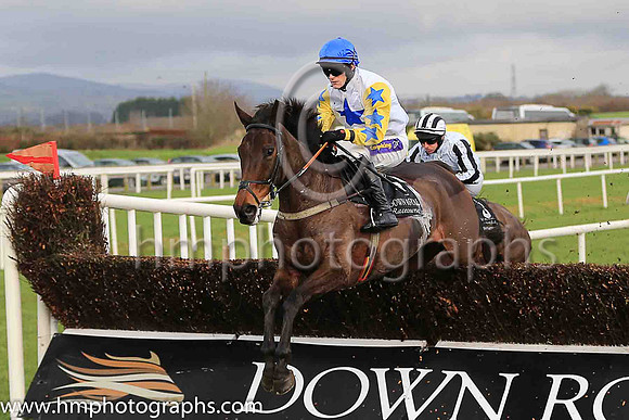 06th Capture The Drama and A Ring ( 4 , white, dark blue star ) Trainer - Aengus King , Owner - Aengus King