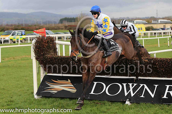 06th Capture The Drama and A Ring ( 4 , white, dark blue star ) Trainer - Aengus King , Owner - Aengus King