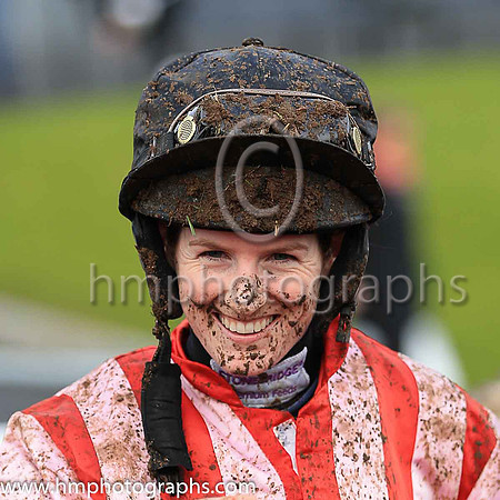 01st Honest Robber and Rachael Blackmore ( 10 , pink and red stripes ) Trainer - J J Hanlon , Owner - Mrs T C Collins