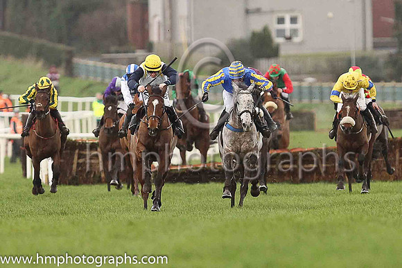 01st Indy Island and J J Slevin ( 11 , royal blue, yellow panel ) Trainer - S R B Crawford , Owner - John Gilmour