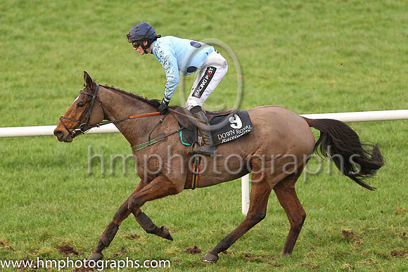 13th Areema and D E Mullins ( 9 , light blue, large dark blue spots ) Trainer - I R Ferguson , Owner - W Porter