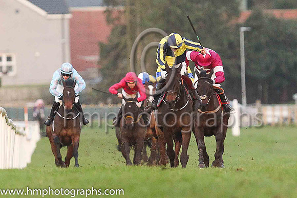 01st Last Minute Man and Mr J J Codd ( 5 , dark blue and yellow qtrd ) Trainer - G Elliott , Owner - Paul  Clare Rooney Partnership
