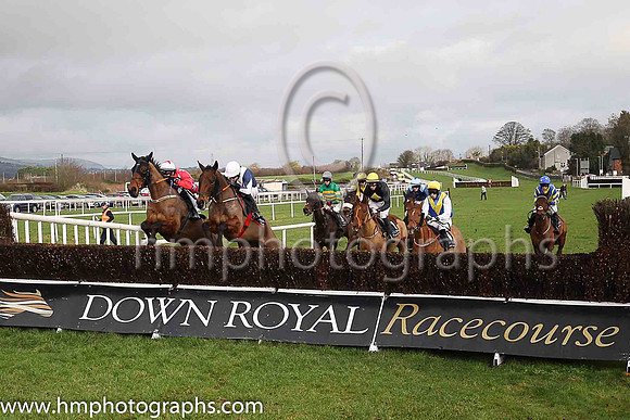 01st Holeinthewall Bar and D F O?Regan ( 2 , dark blue, white chevron ) Trainer - G Elliott , Owner - Blended Syndicate
