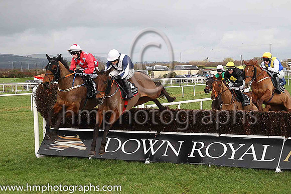01st Holeinthewall Bar and D F O?Regan ( 2 , dark blue, white chevron ) Trainer - G Elliott , Owner - Blended Syndicate
