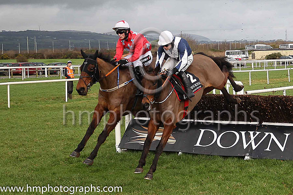 01st Holeinthewall Bar and D F O?Regan ( 2 , dark blue, white chevron ) Trainer - G Elliott , Owner - Blended Syndicate