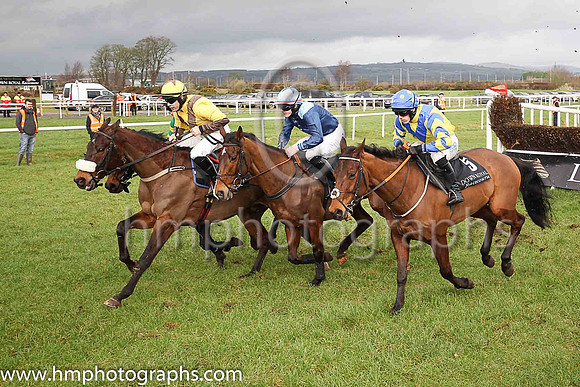 05th Summer Storm and B Hayes ( 5 , yellow, royal blue chevron ) Trainer - J J Hanlon , Owner - Chancers Syndicate